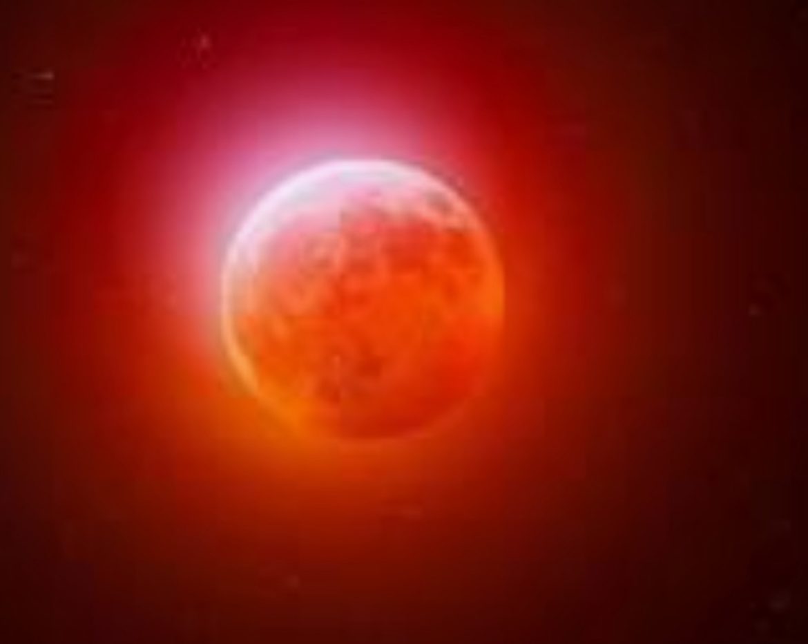 Lunar Eclipse turns moon to red