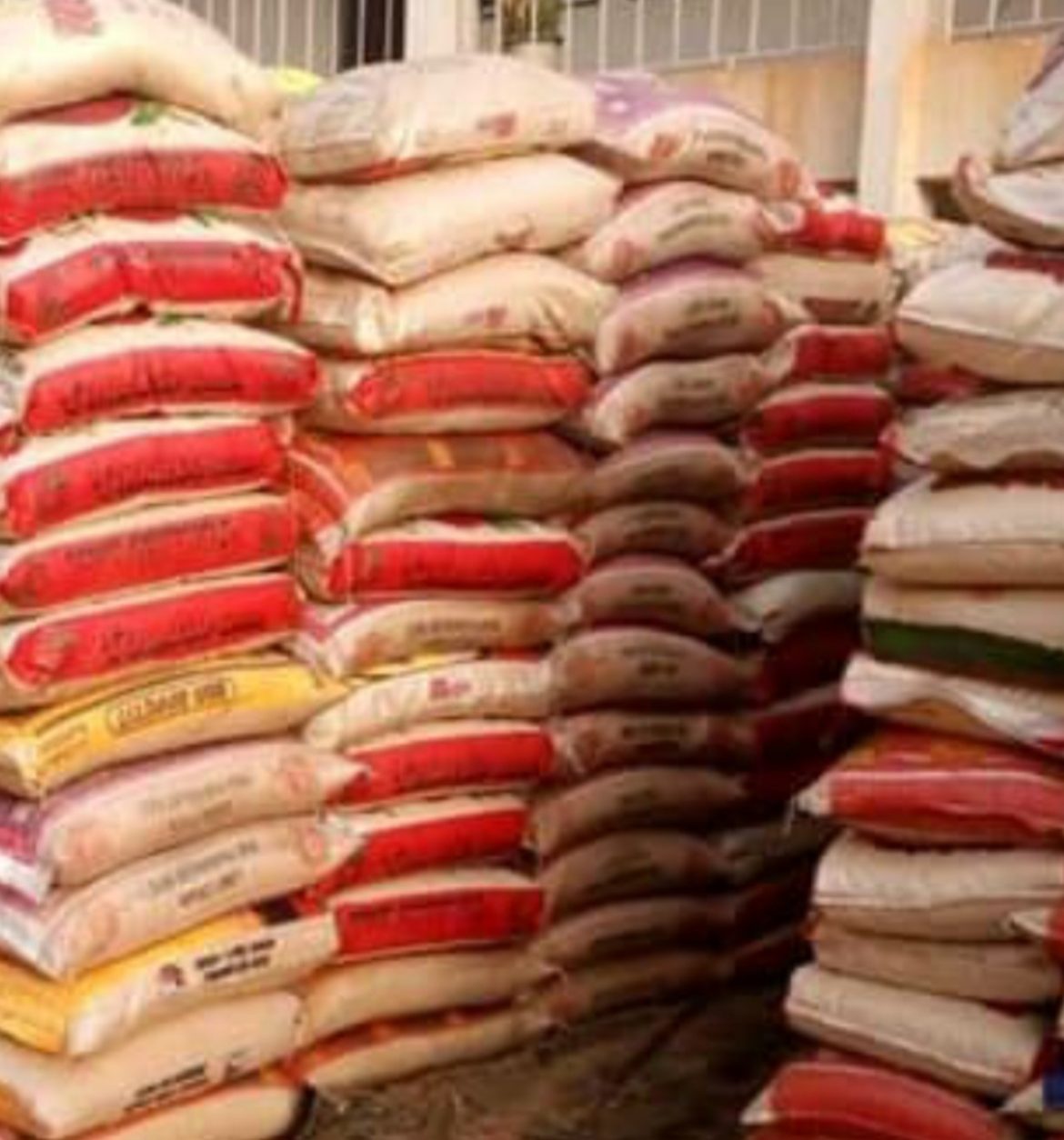 Christmas: Esele donates 230 bags of rice to Edo community
