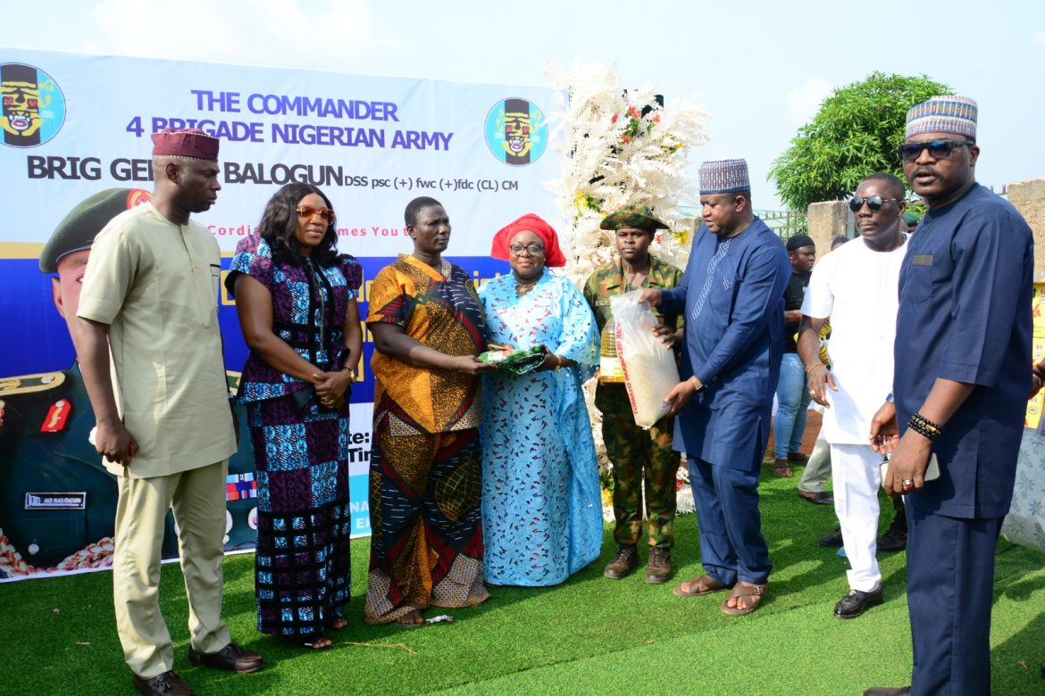 Yuletide: 4 Brigade Commander supports widows, orphans in Benin