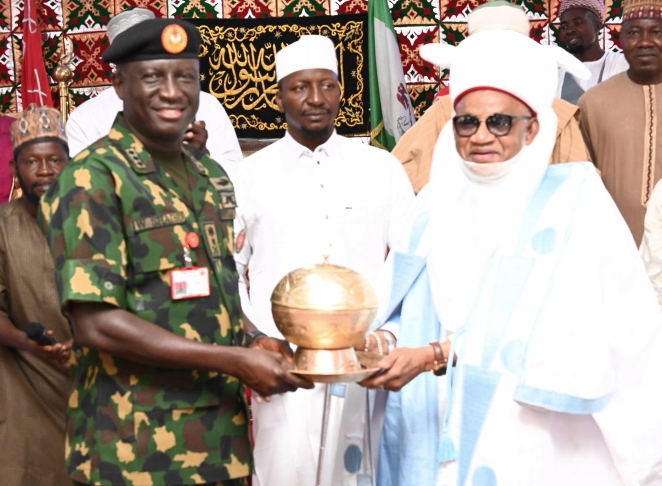 Army chief seeks Etsu Nupe’s support in tackling insecurity in Niger