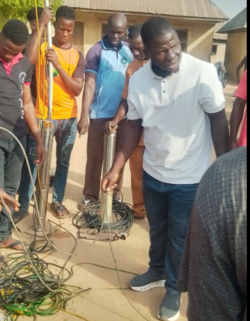 Joy in Ekpon-Kagbu community as Nassarawa Eggon West State Assembly SDP aspirant, Arch. Anyu’Abga repairs borehole