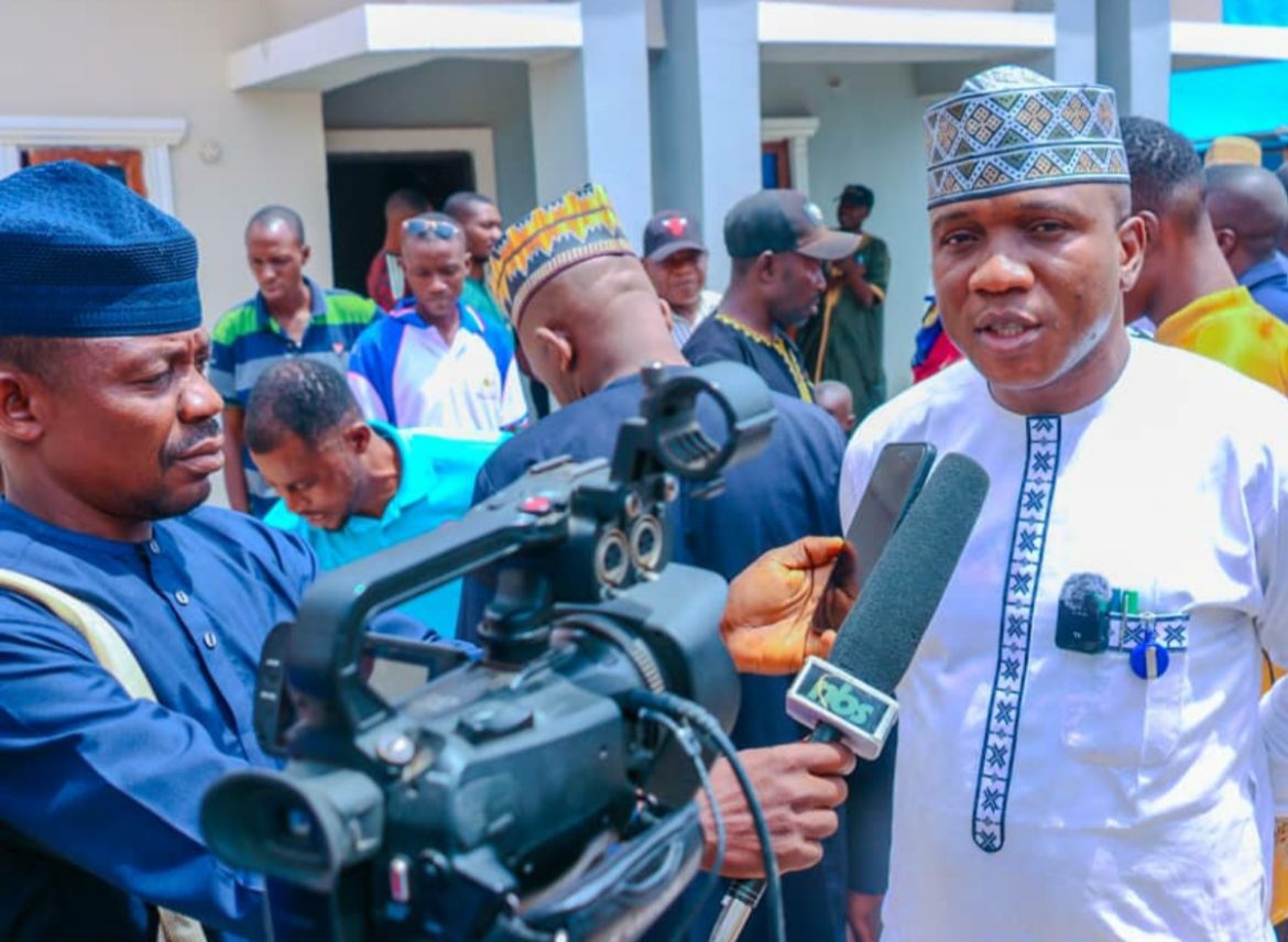 Nasarawa Lawmaker Hon. Onarigu distributes 2000 bags of rice, 2500 wrappers, cash, worth over N11 million to constituents