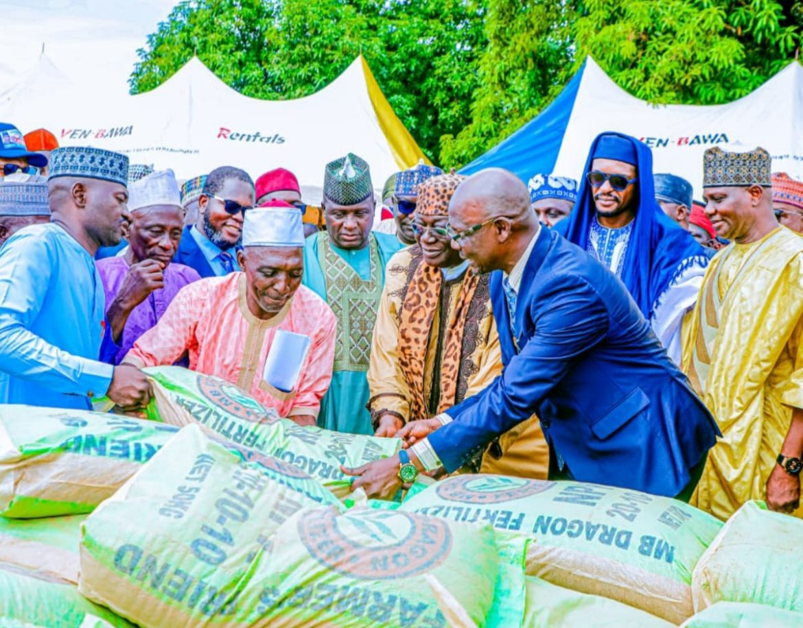 Food Security: Nasarawa Lawmaker, Hon. Ven-Bawa distributes 1500 bags of fertilizers to farmers